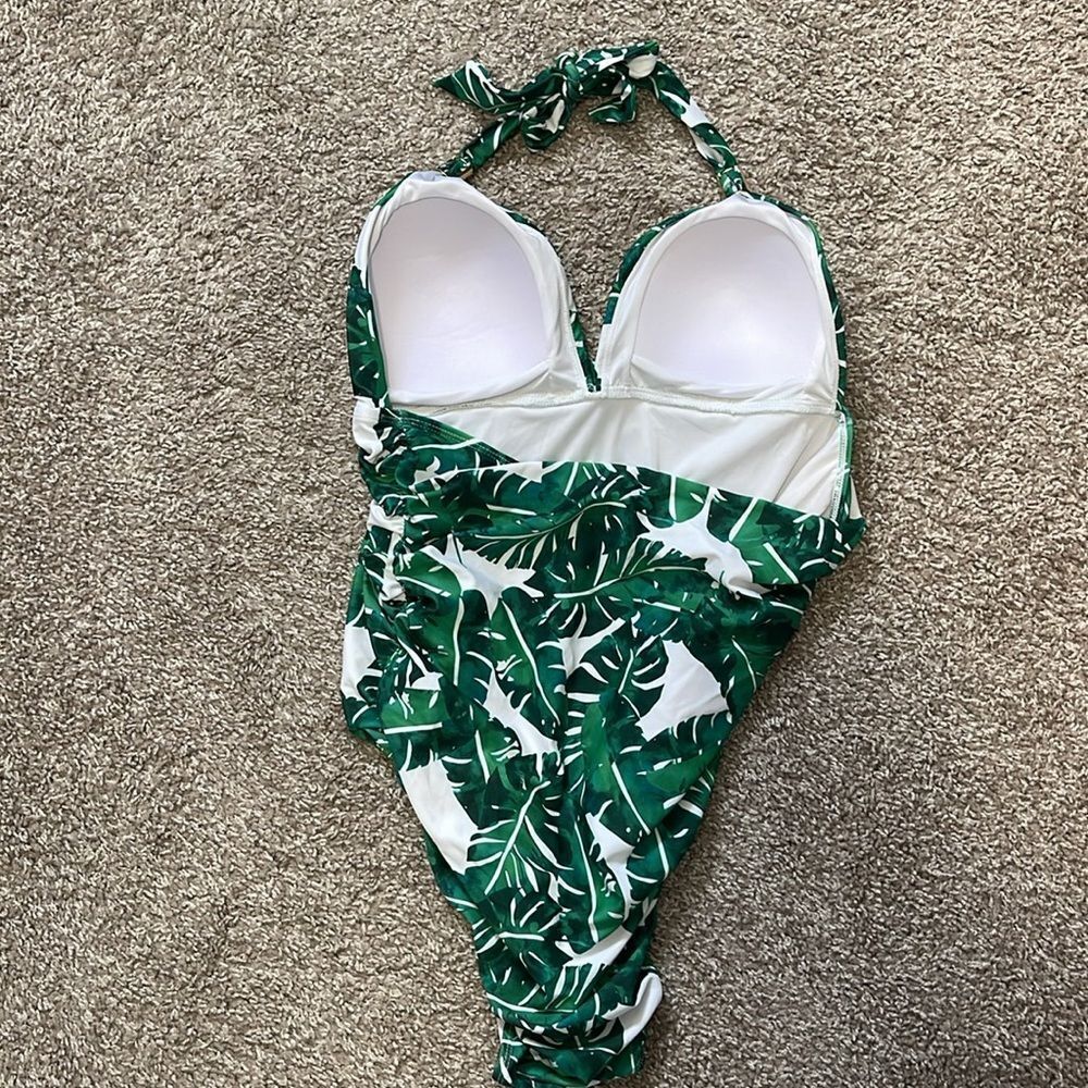 One piece suit - Picture 2 of 5